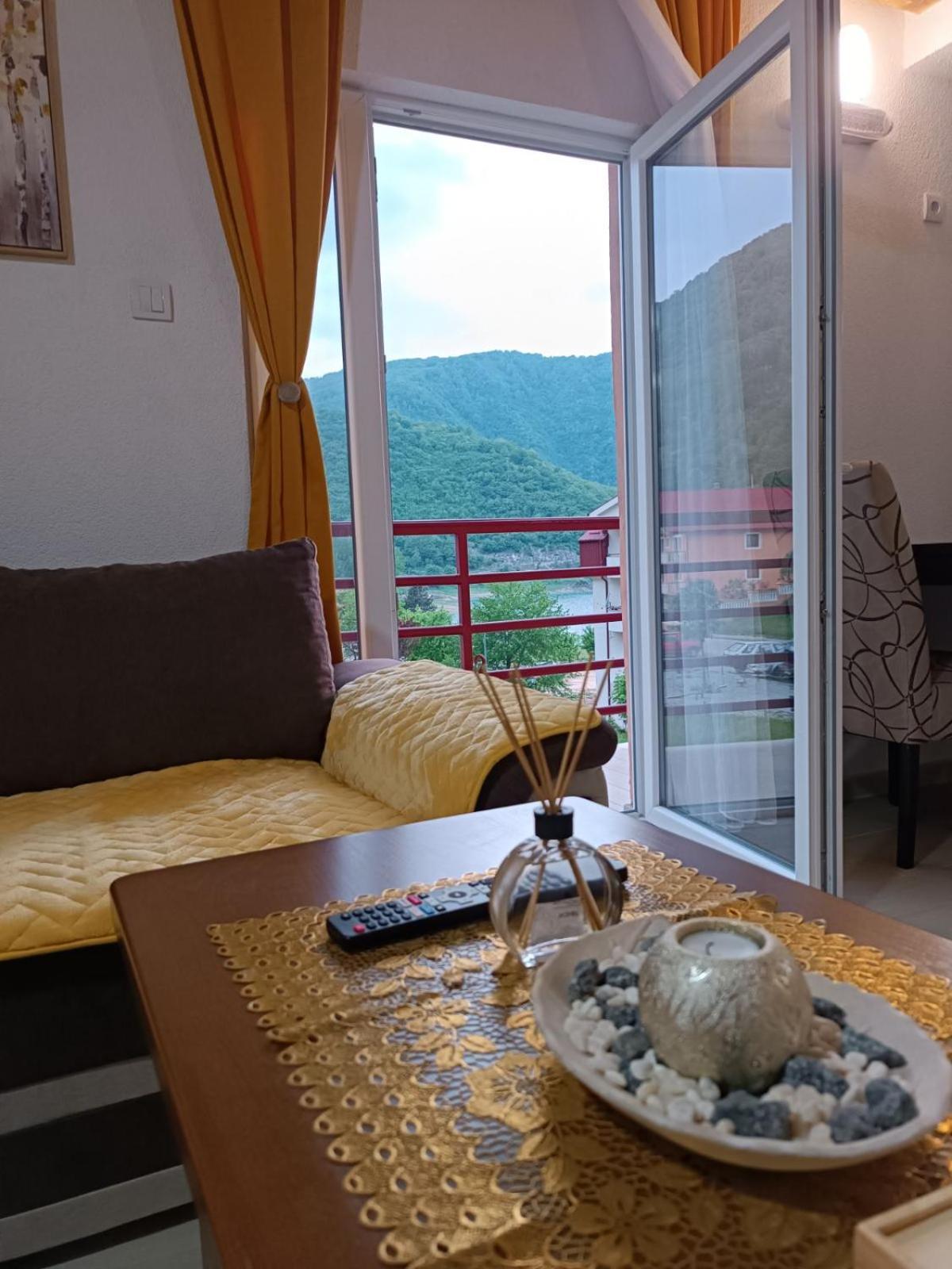 Apartmani Lena Plužine Ngoại thất bức ảnh